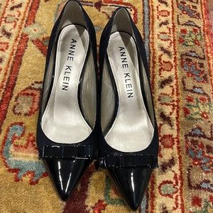 Anne Klein, black size 10- new, worn once inside